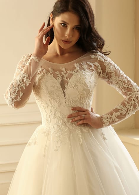 Свадебное платье в классическом стиле белого цвета