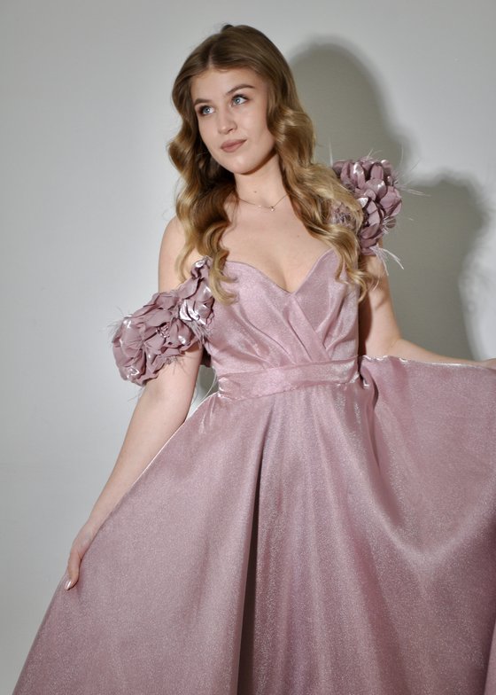 Платье „Дыхание розы“ — романтичный шик для особых моментов