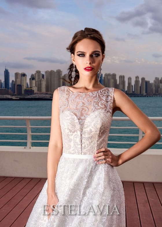Свадебное платье из мерцающего кружева без рукавов А-силуэт