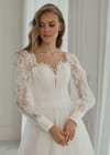 Свадебное платье Белое свадебное платье с красивым вырезом декольте и рукавами